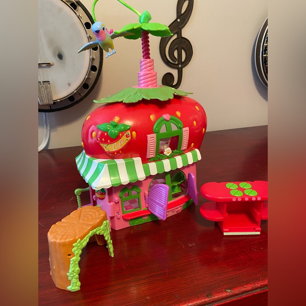 Strawberry shortcake Berry Cafe House